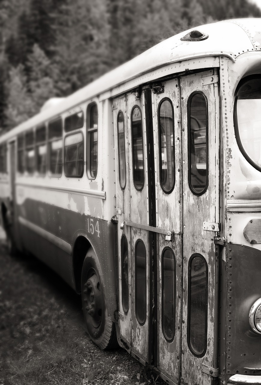 bus vintage peeling free photo