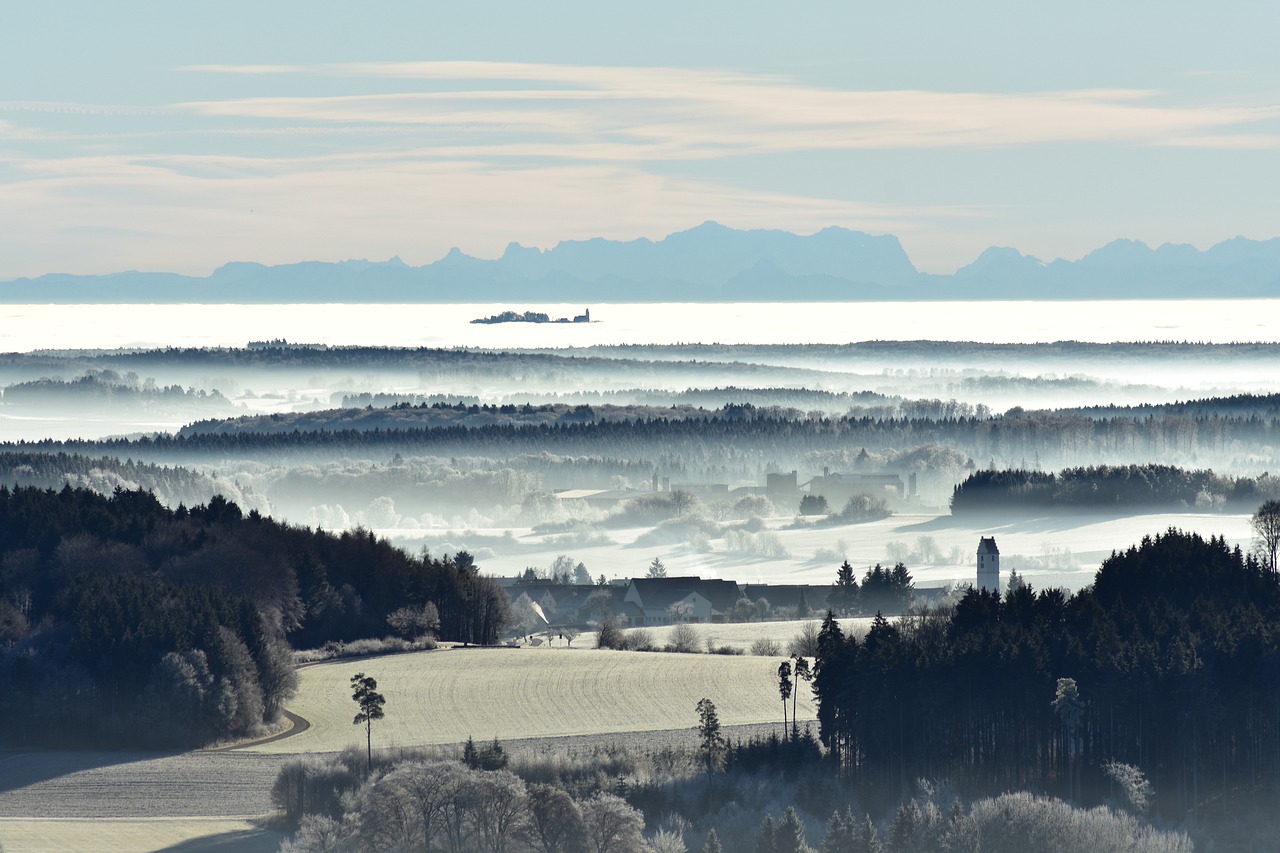 bussen im nebel  alpen  ice free photo