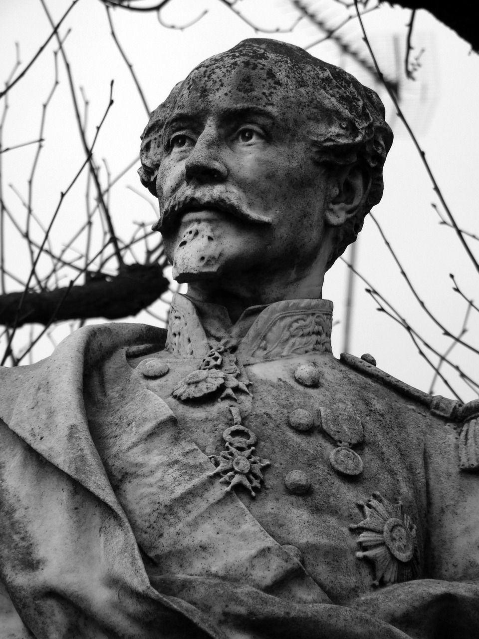 bust monument general free photo