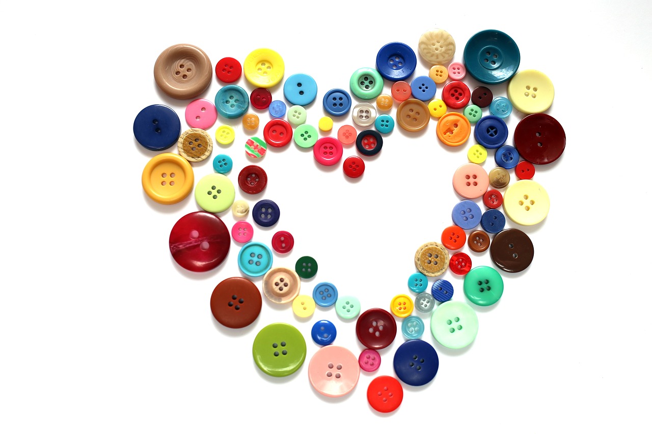 button heart tinkering free photo