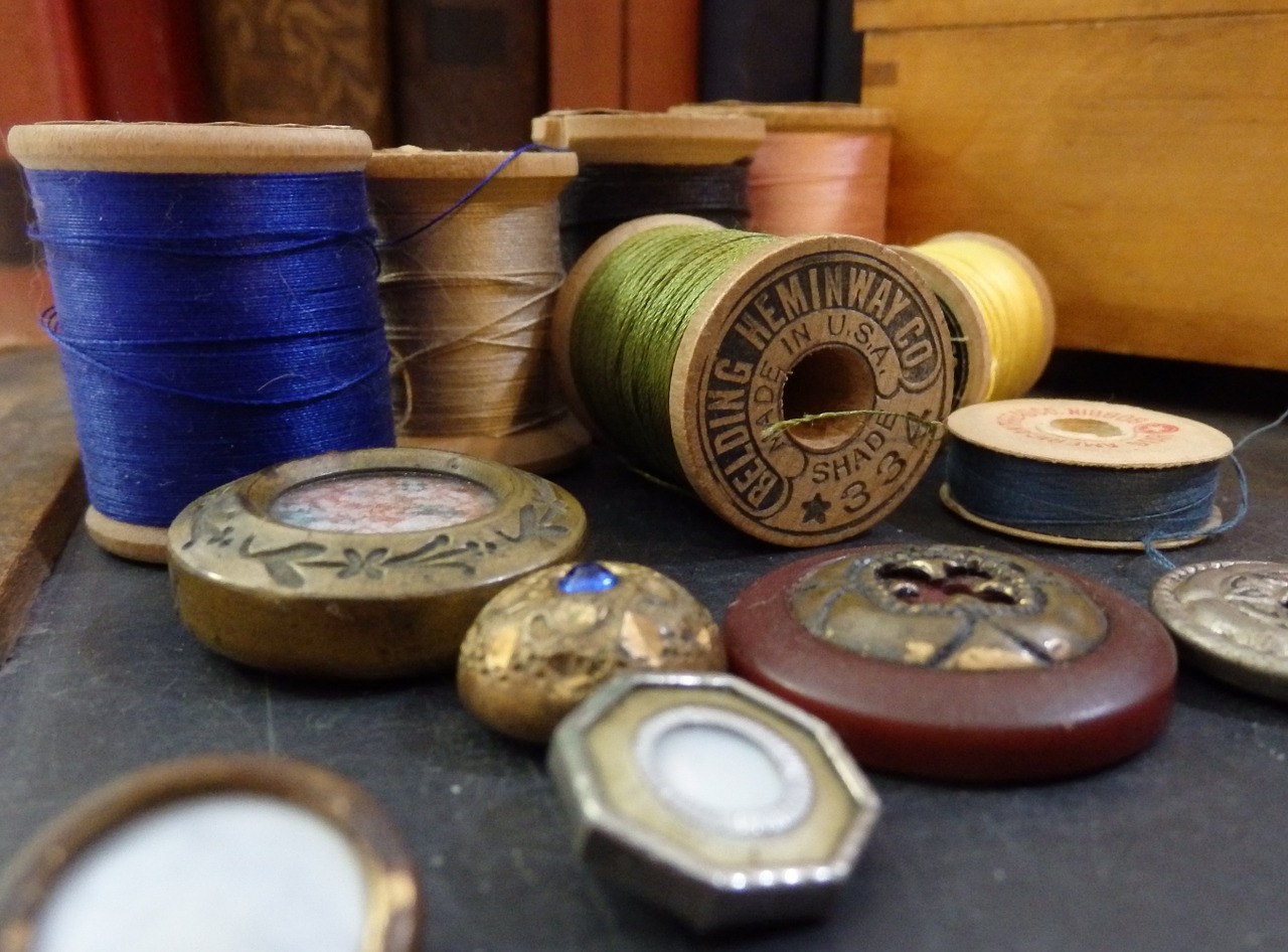 buttons spool vintage free photo
