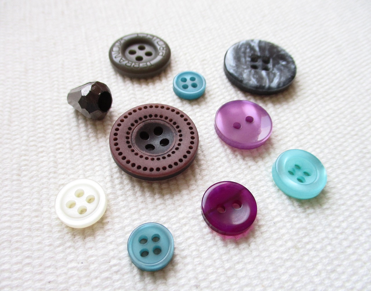 buttons needlework design free photo