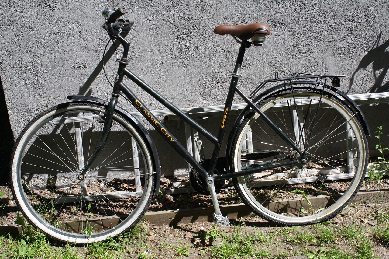 green bicycle classic free photo