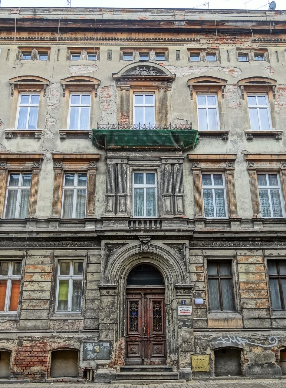 bydgoszcz building facade free photo