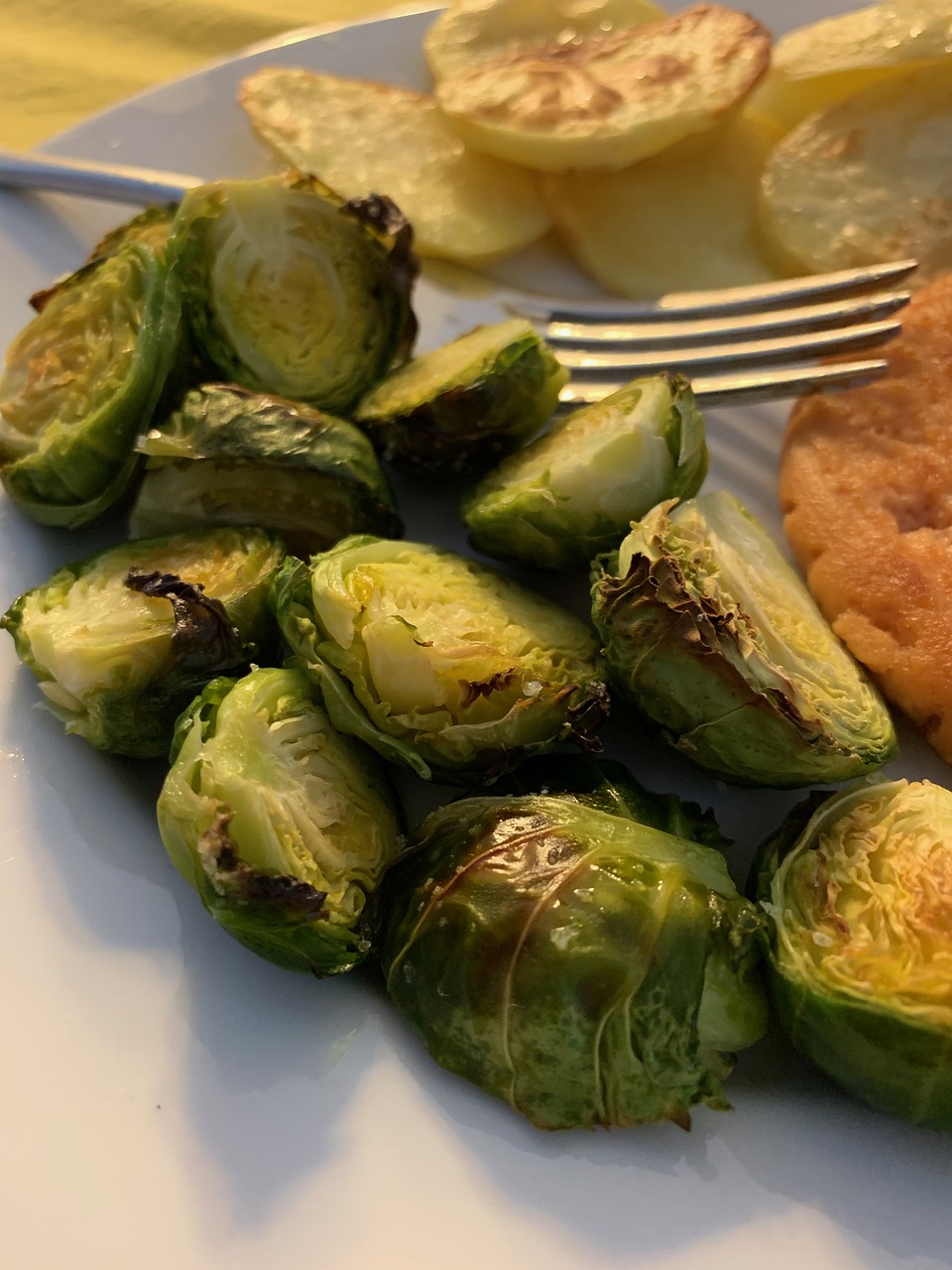 cabbages  brussels sprouts  eat free photo