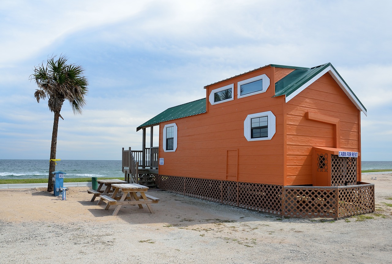 cabin for rent beach front free photo