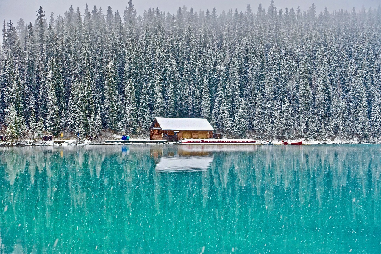 cabin lake louise canada free photo