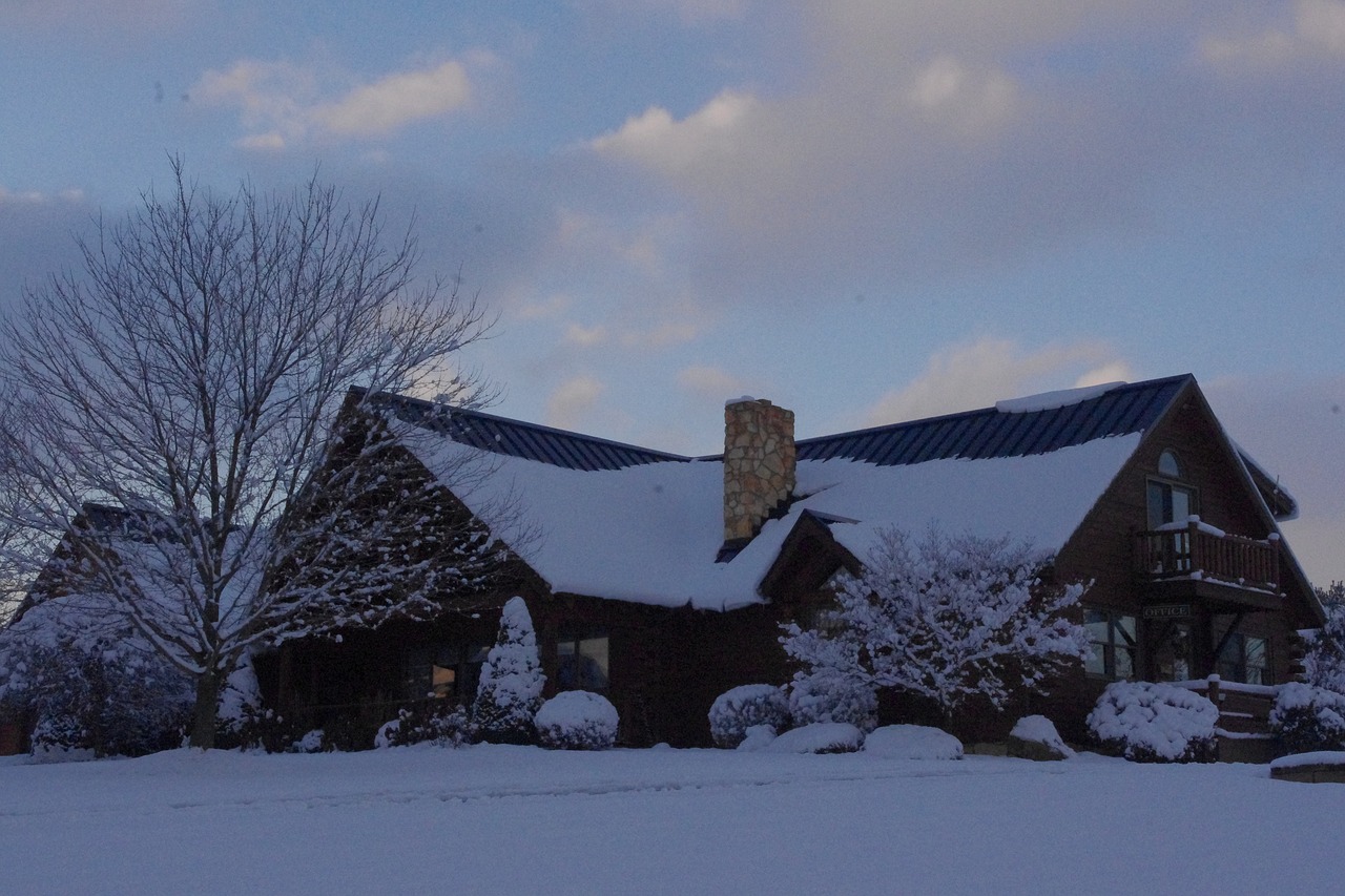 cabin snow winter free photo