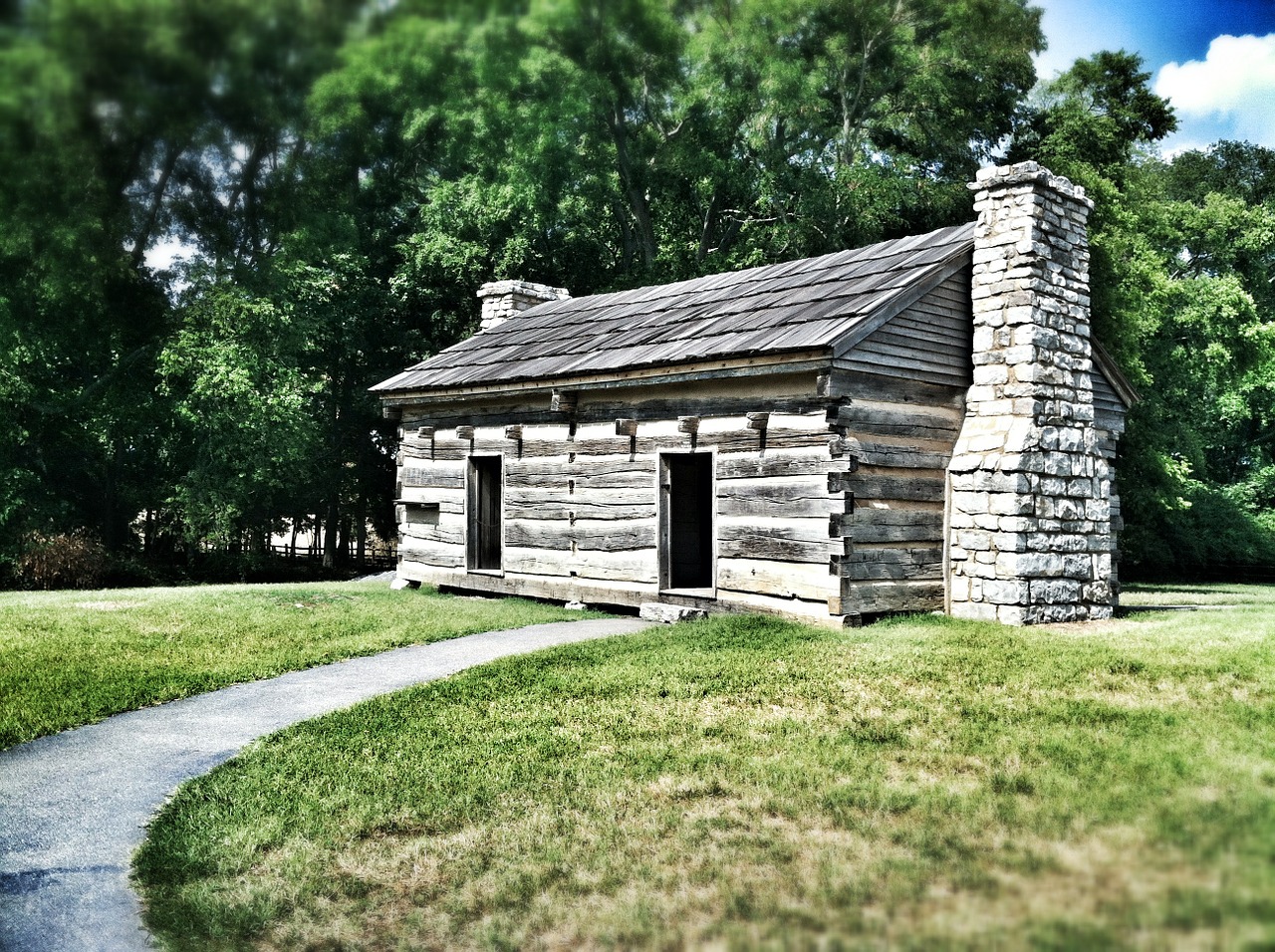 cabin wood house free photo