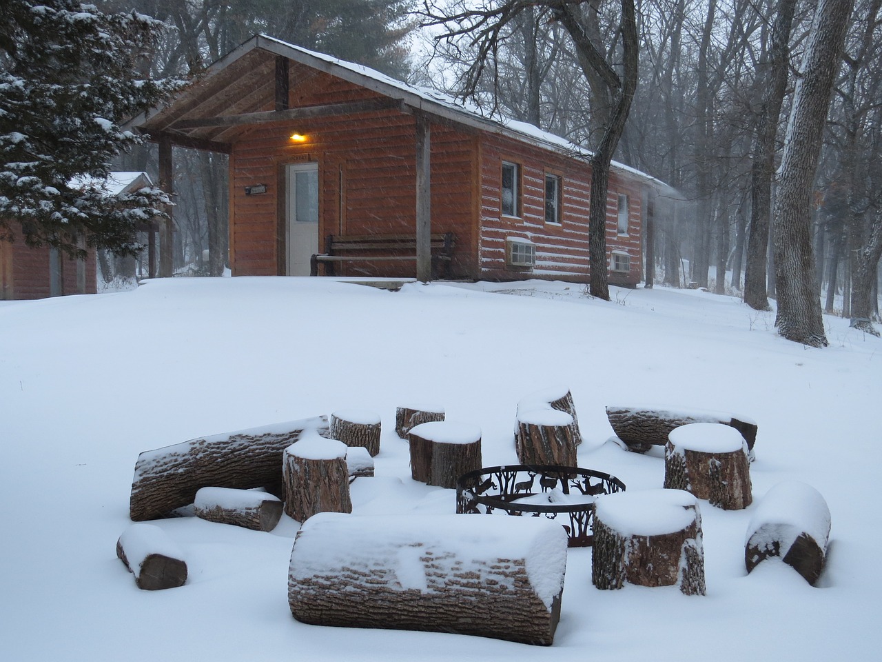 cabin snow winter free photo