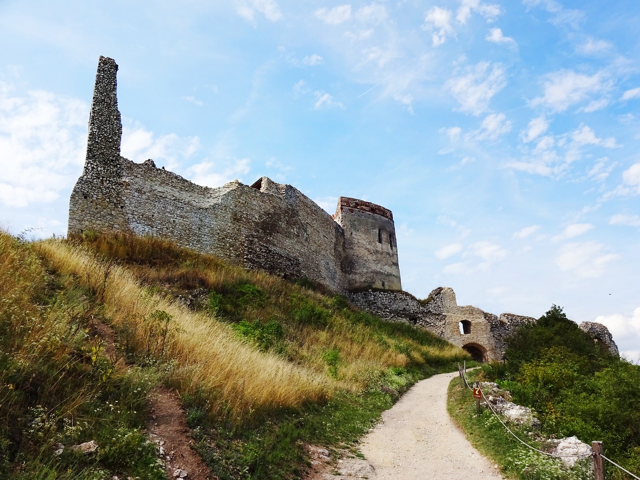 čachtice slovakia castle free photo