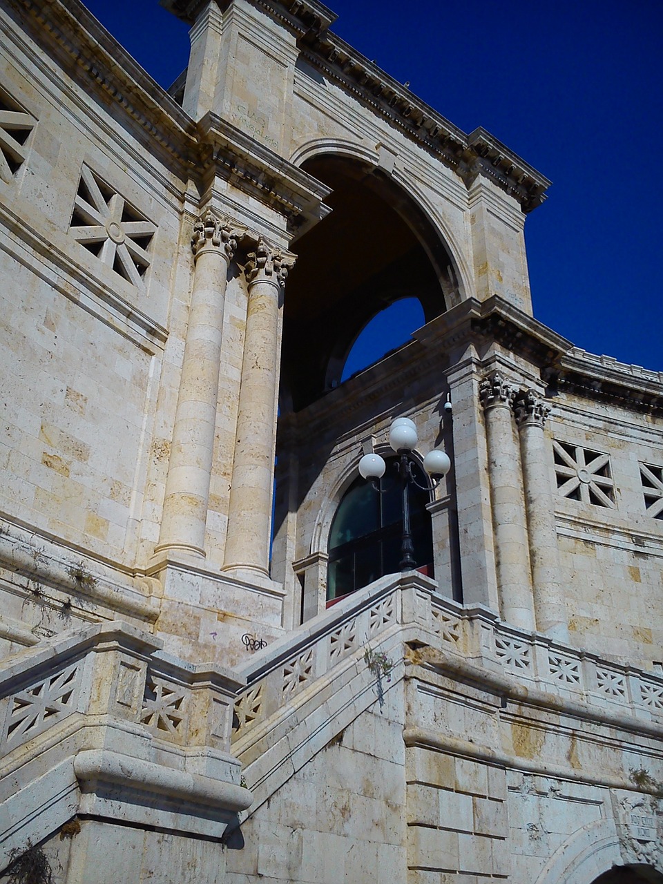 cagliari arc building free photo