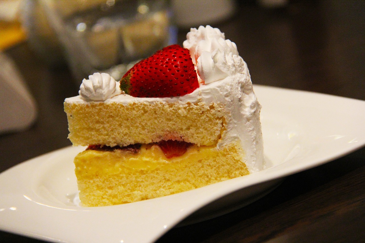 cake dessert strawberry free photo