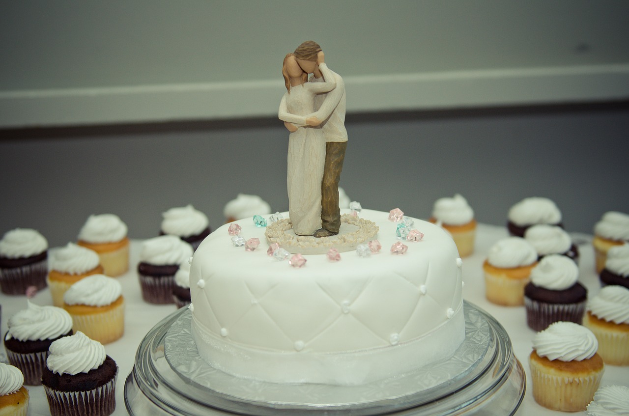 cake wedding topper free photo