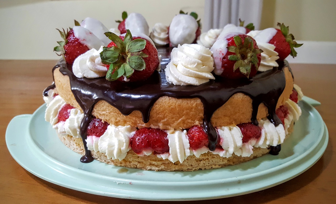 cake strawberry chocolate free photo