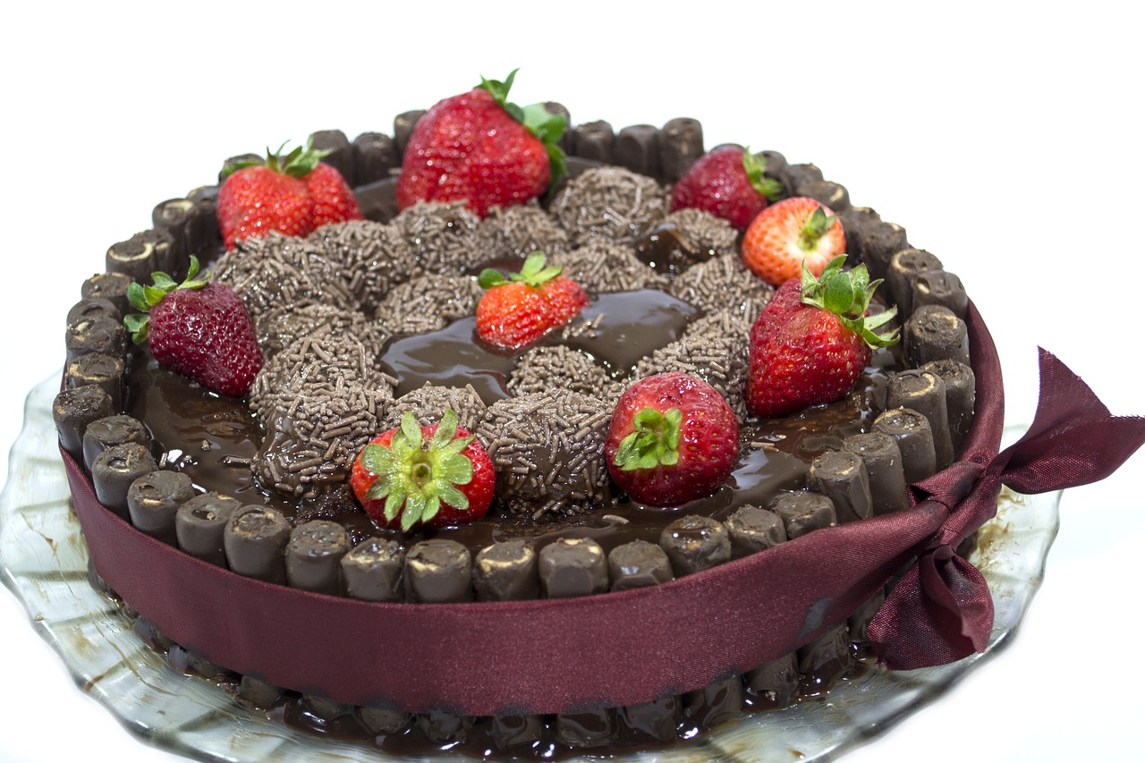 Огромный шоколадный торт с днем рождения
