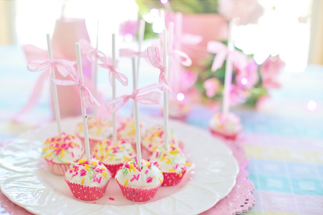 cake balls  cake pops  pink free photo