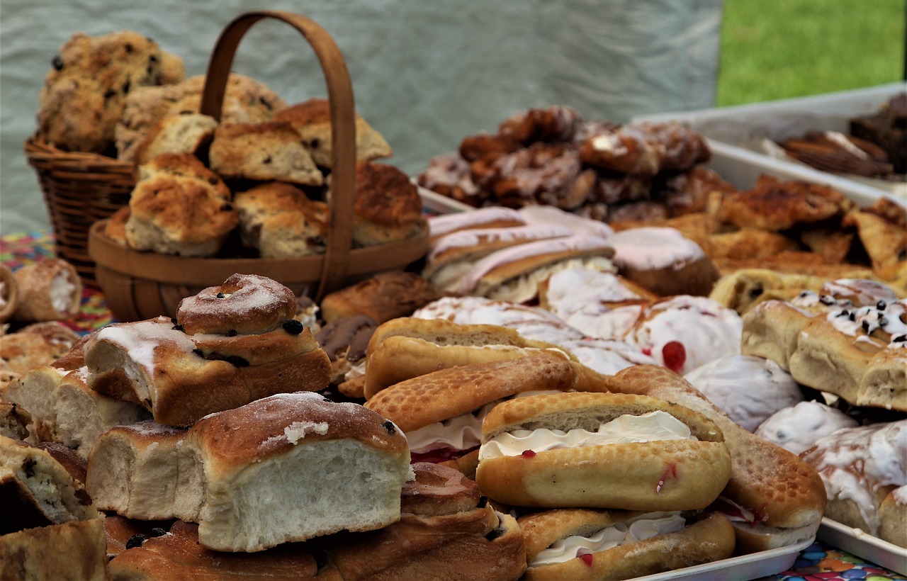 cakes  food  market free photo