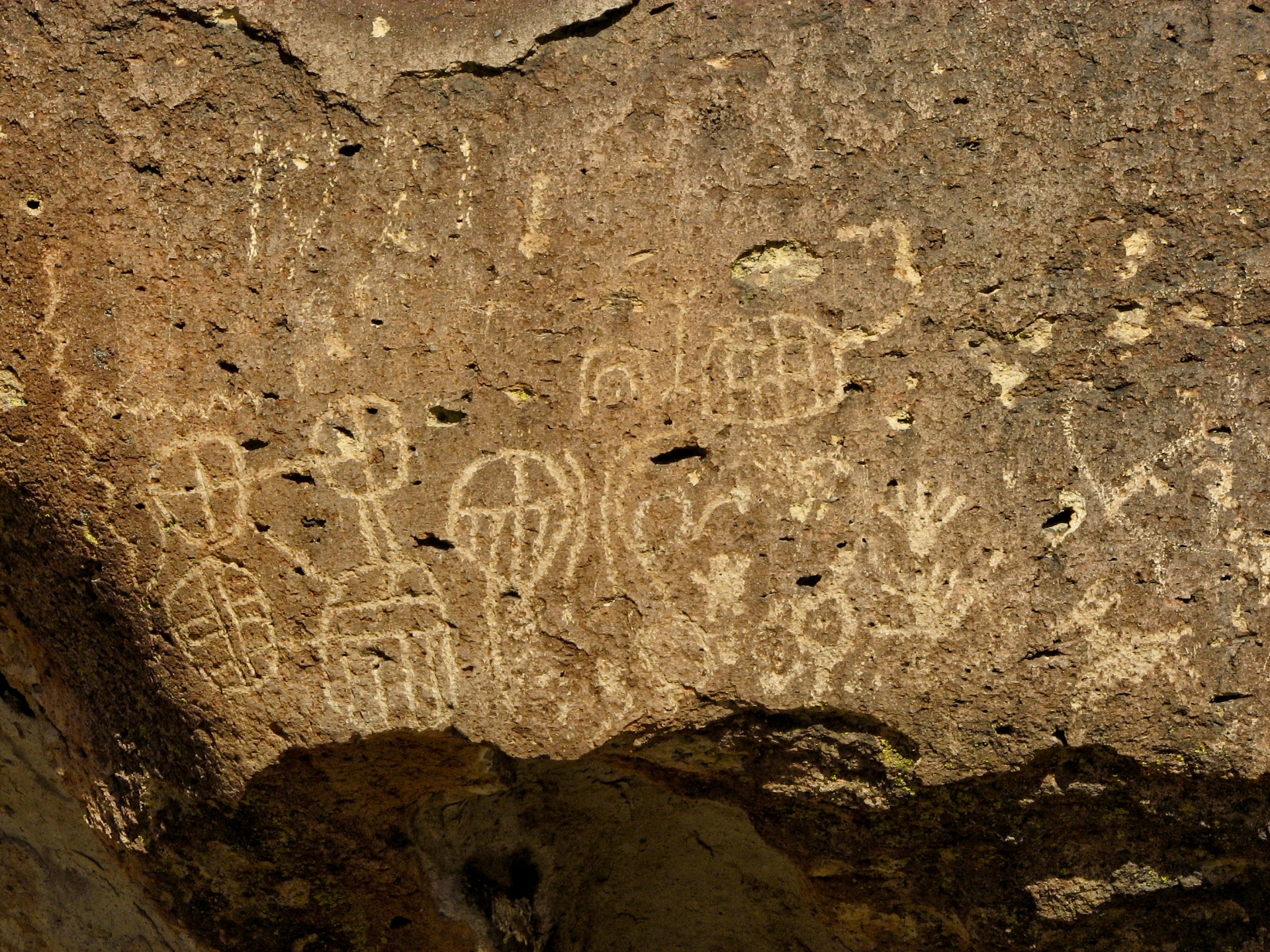 rock petroglyph engravings orange free photo