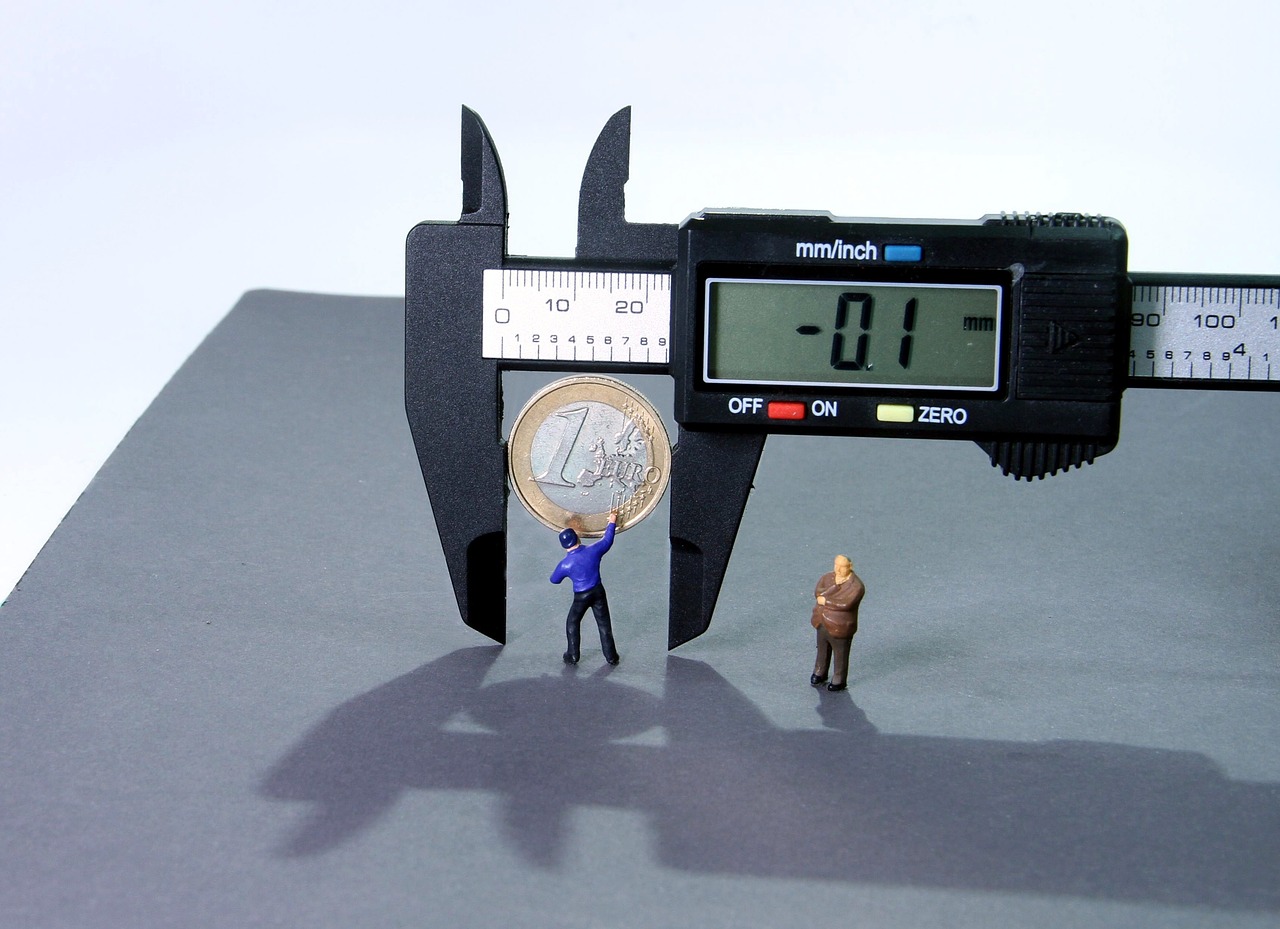 calipers  minus interest  miniature figures free photo