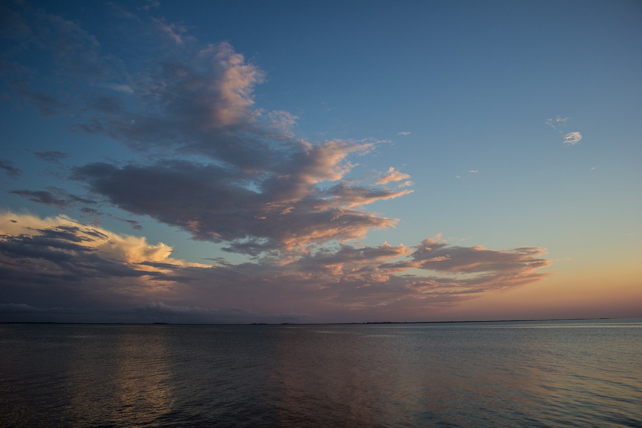 calm water water ocean free photo