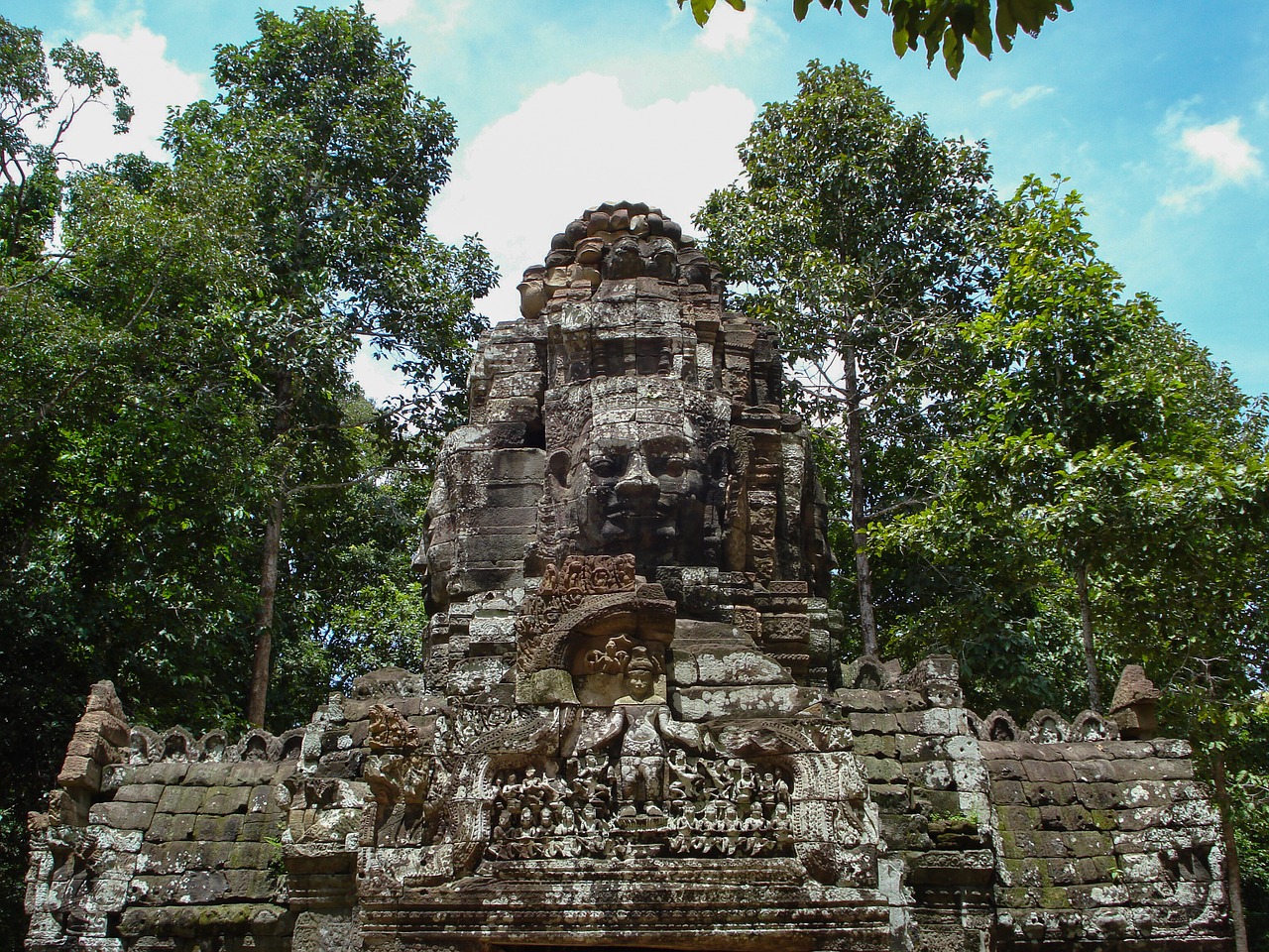 cambodia ancient ruins free photo