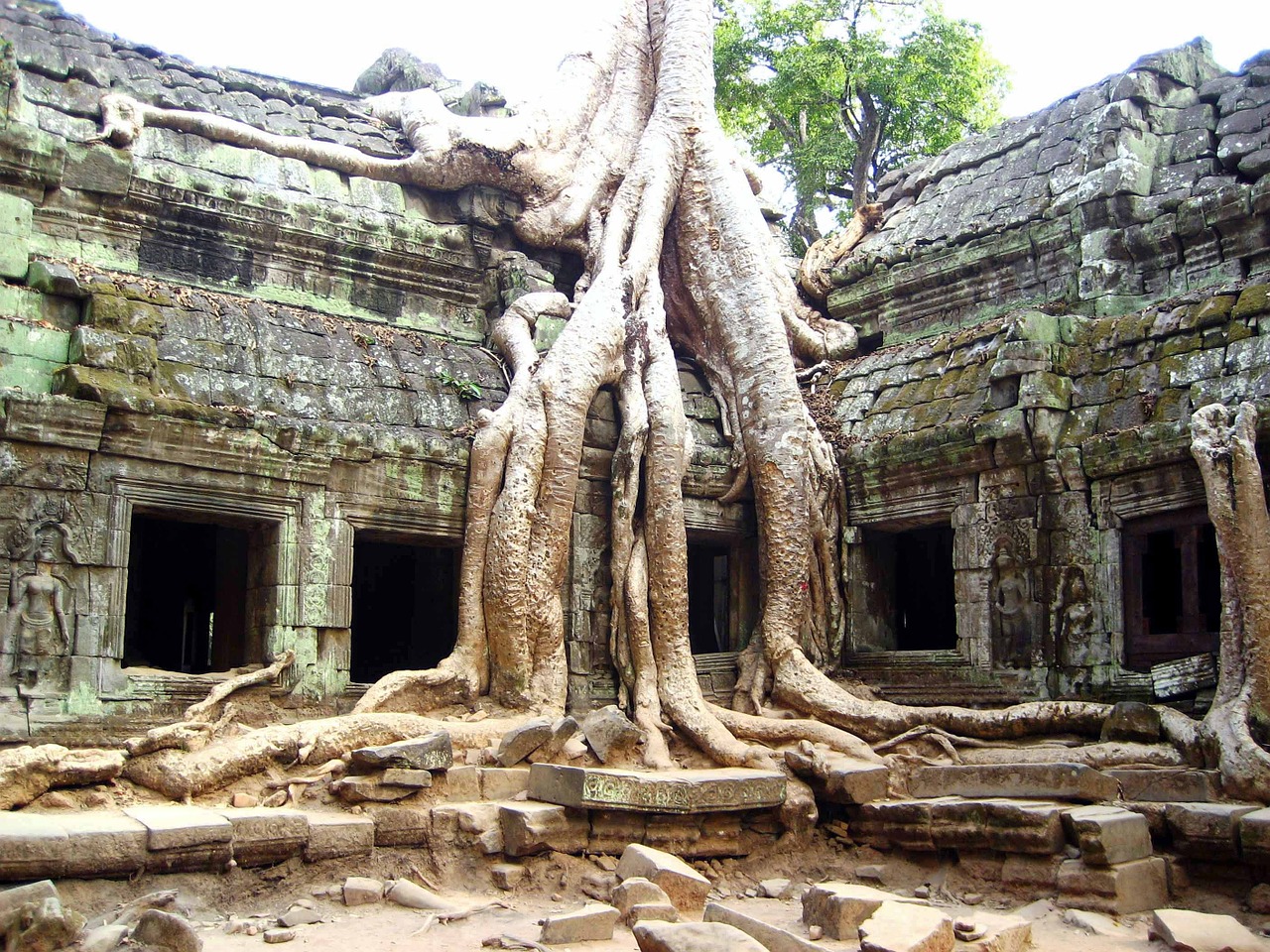 cambodia ruins ancient free photo