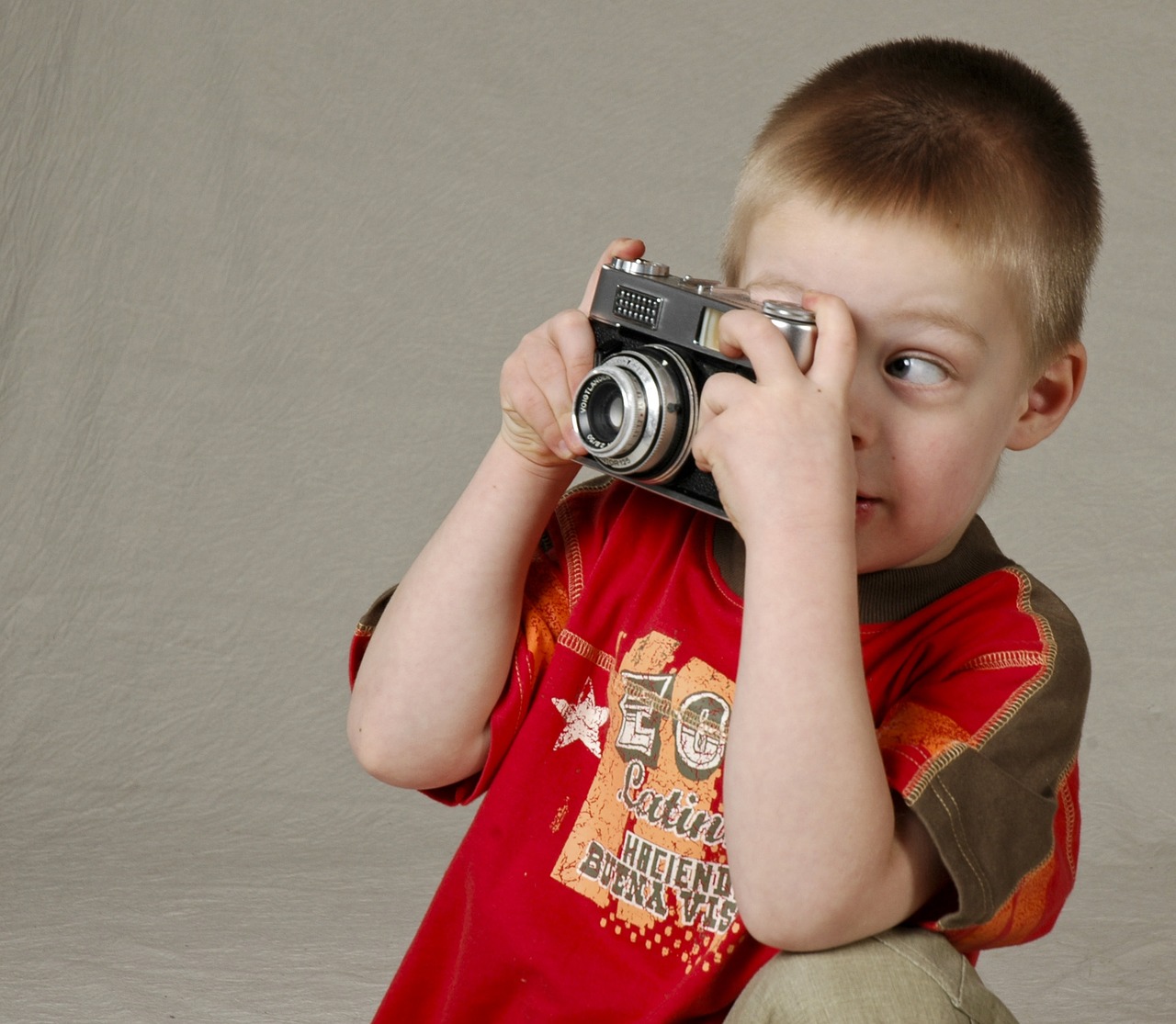 camera  child  studio photography free photo