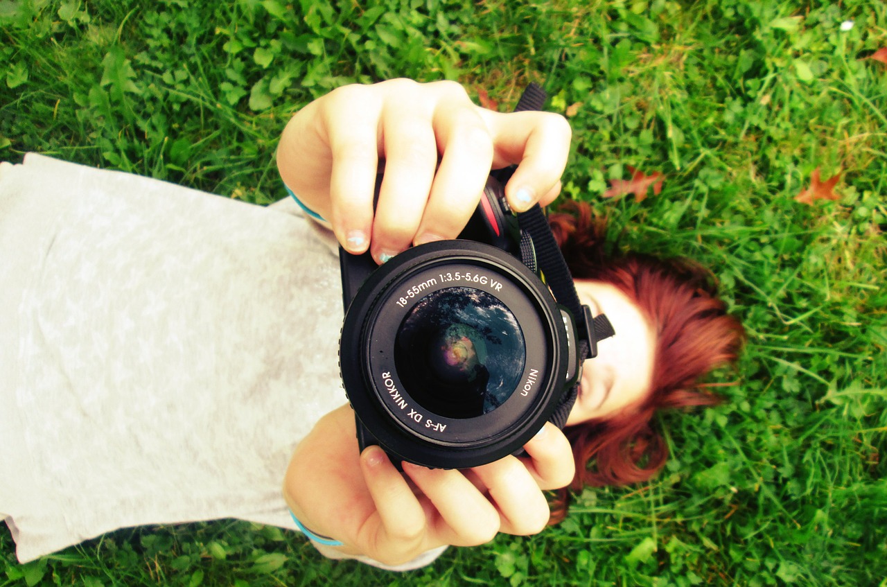 camera girl grass free photo