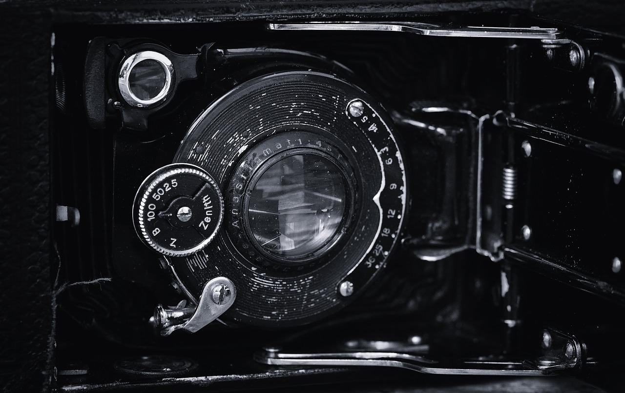 camera inner workings antique free photo