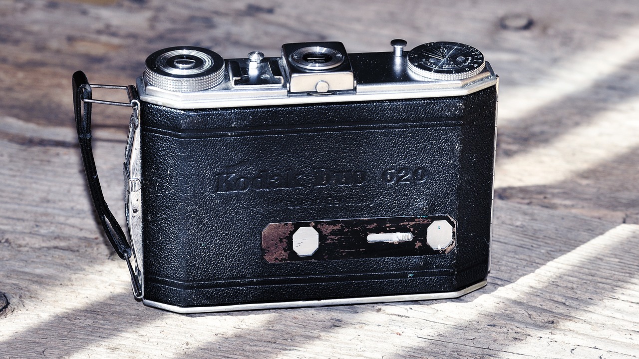 camera wooden table old free photo