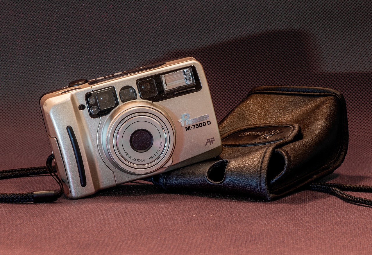camera compact  old  analog free photo