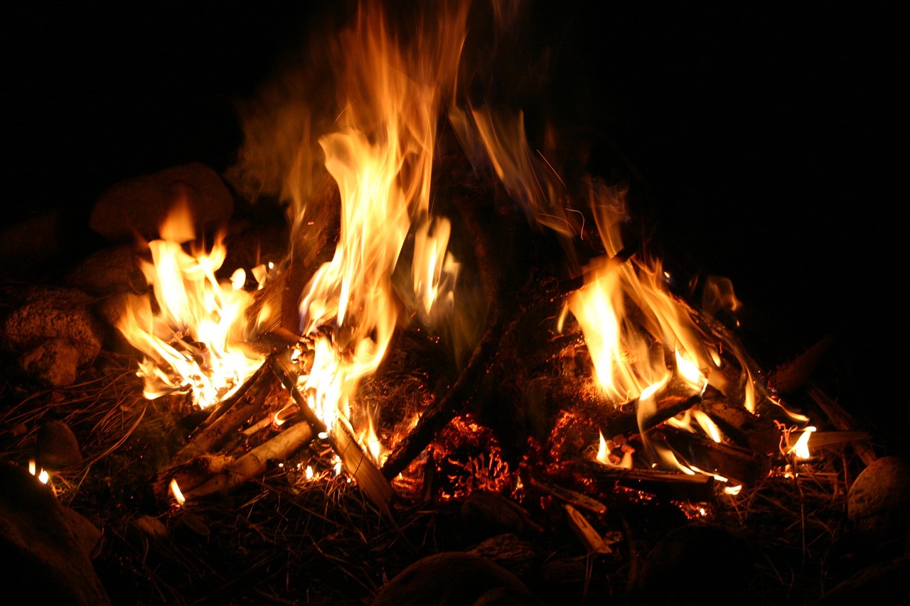 camp fire fire flame free photo
