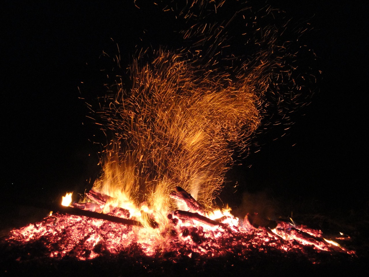 campfire fire easter fire free photo