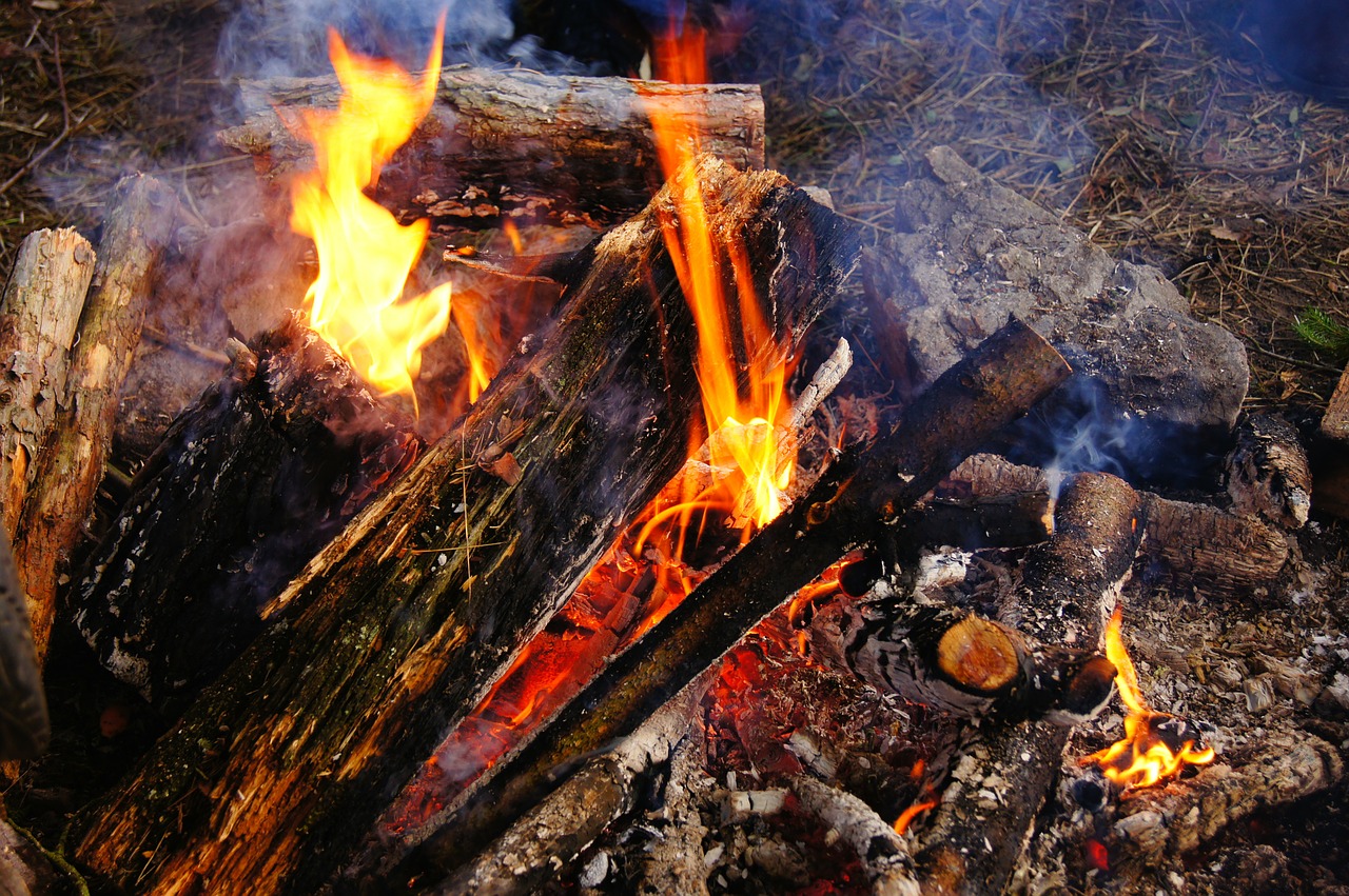 campfire fire heiss free photo