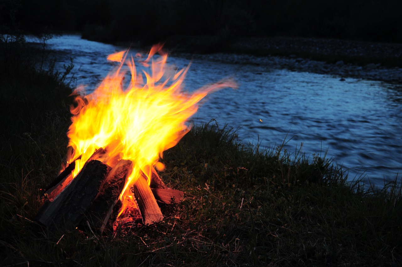campfire  ali  river free photo