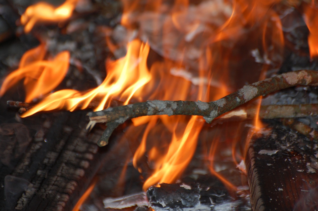 campfire flames fireplace free photo