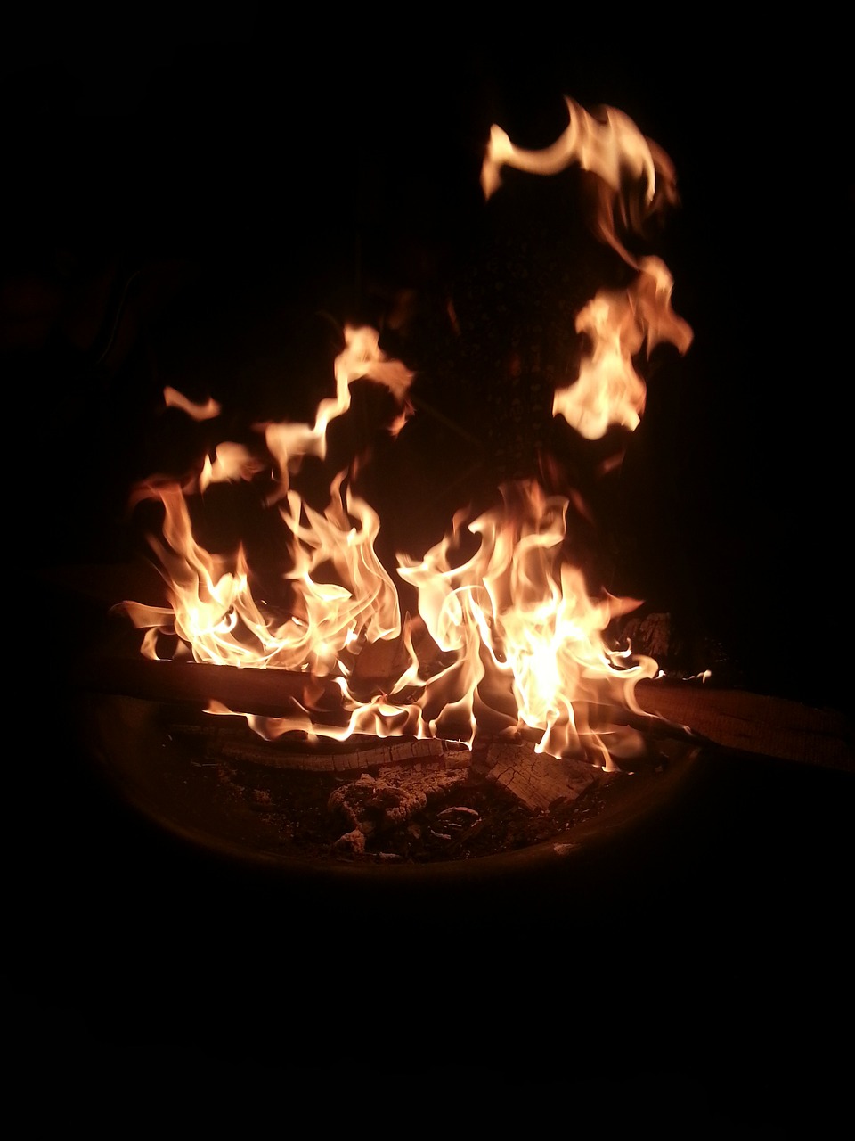 campfire burning fire free photo