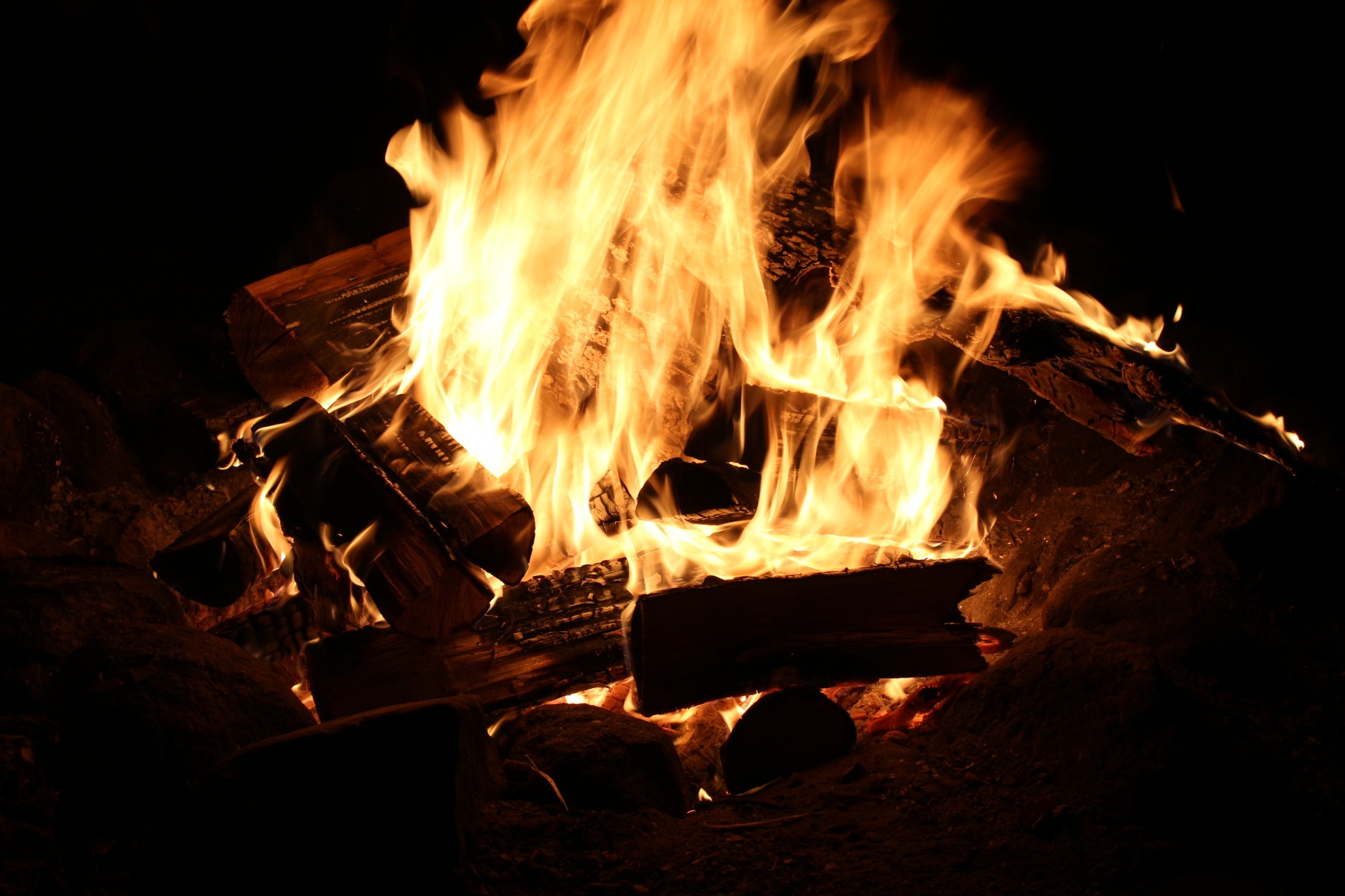 campfire night burn free photo