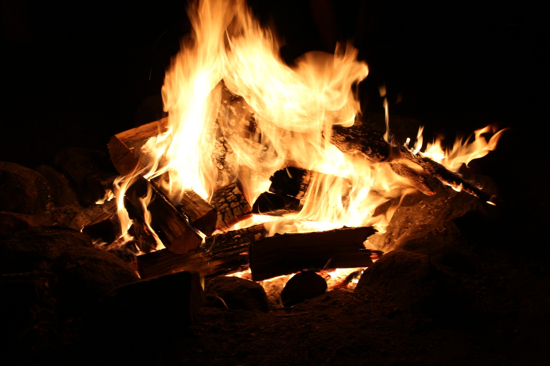 campfire night wood free photo