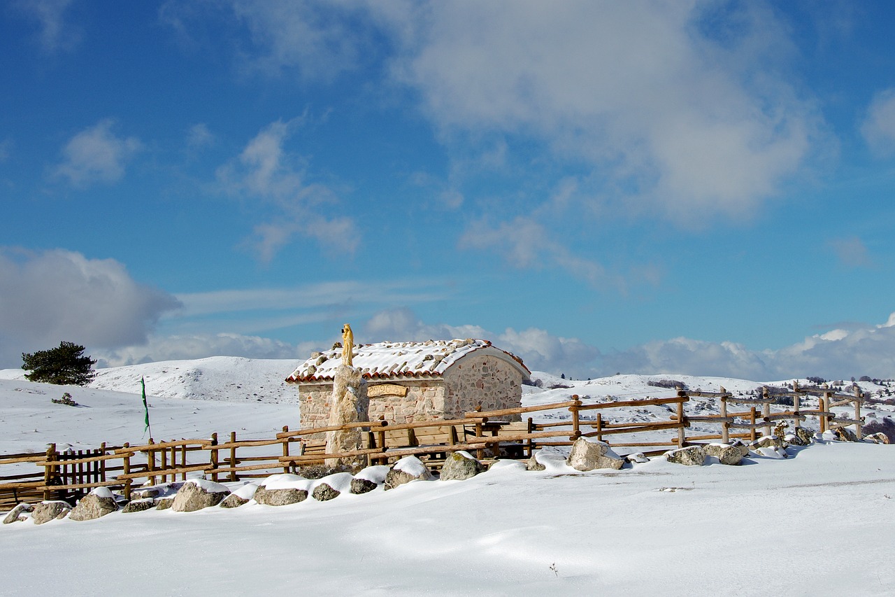 campotosto l'aquila snow free photo