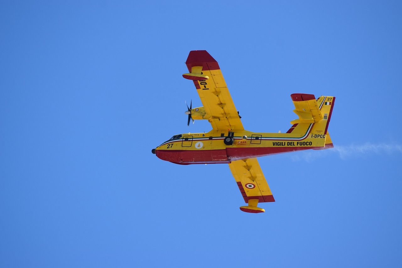 canadair plane fire escape free photo