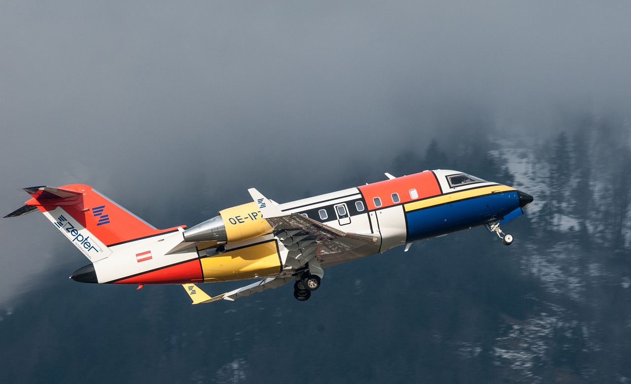 canadair challenger aircraft free photo