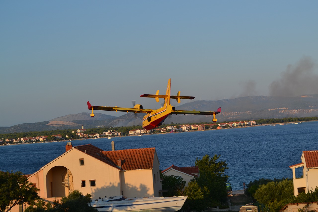 canadair firefighting plane  croatia  dalmatia free photo