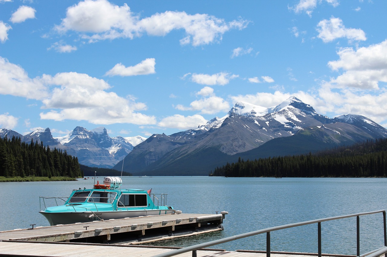 canadian rockies maligne lake jasper free photo