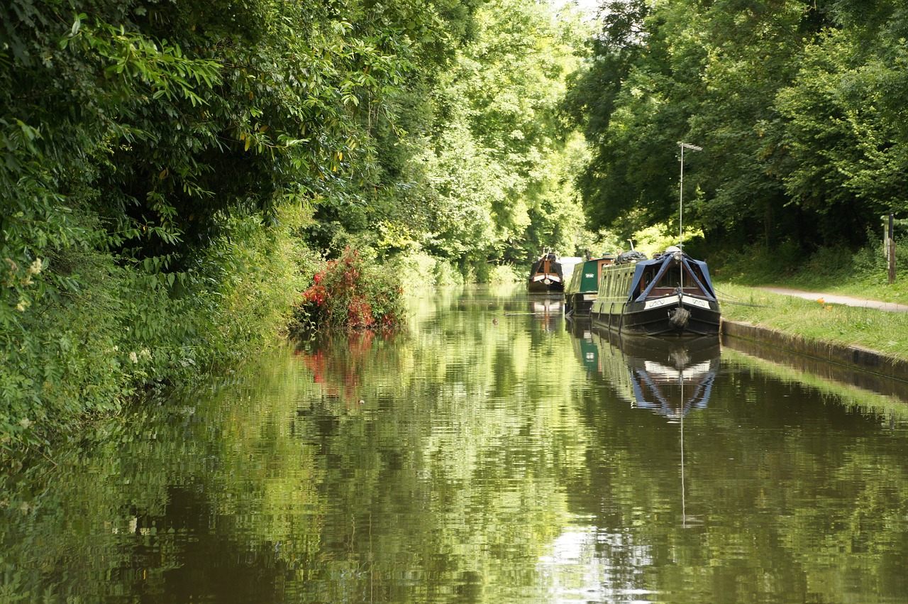 canal boat canal boat holiday knoweth avon free photo