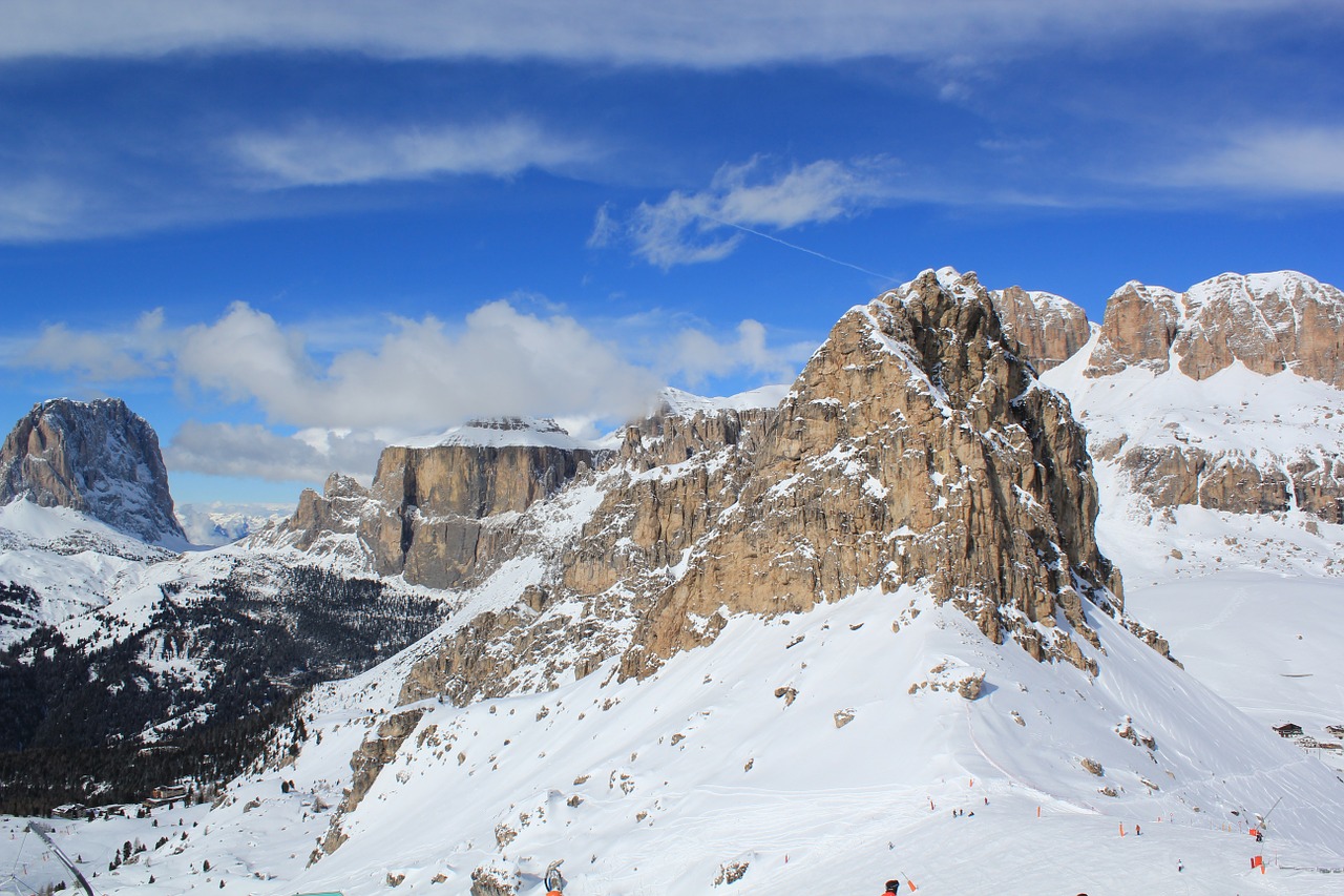 overview canazei ski free photo