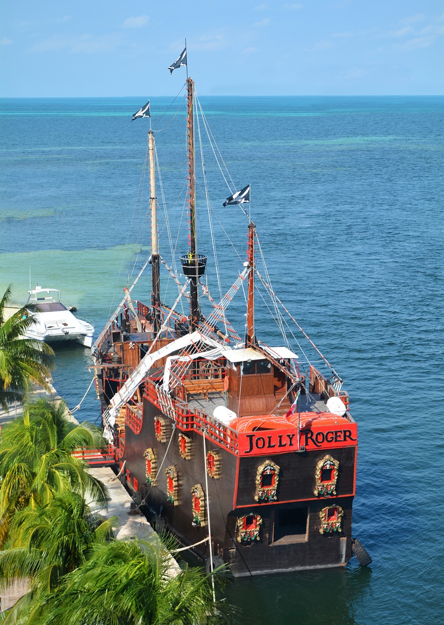 cancun pirate boat free photo
