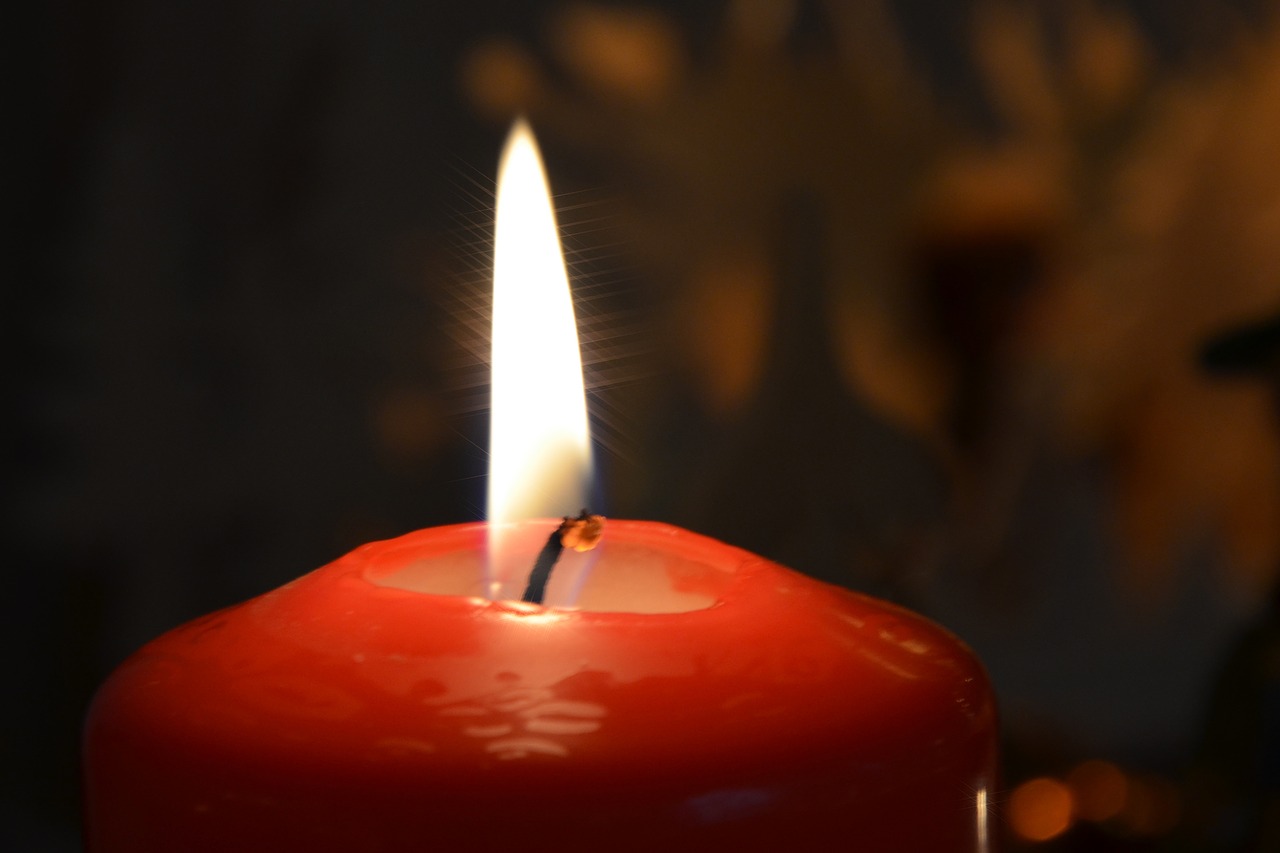 candle candlelight shimmer free photo