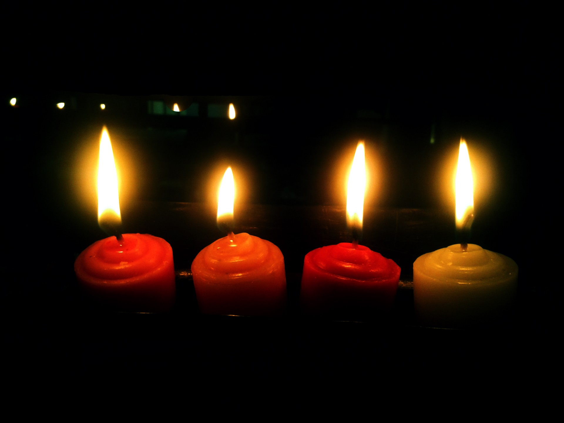 Четыре свечи
